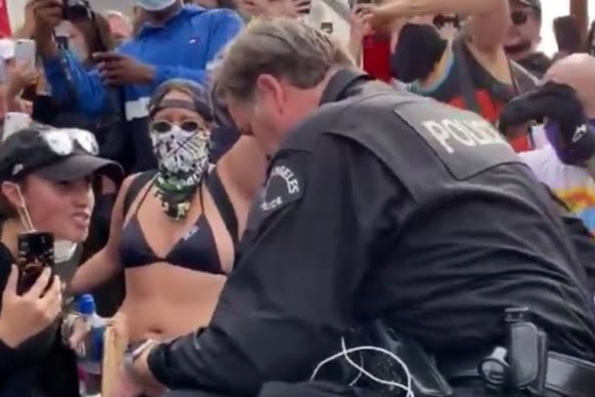 During heated protest, a white LAPD officer offered peace, took a knee and protesters cheered