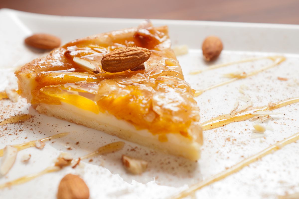 Cuciniamo insieme: tortine di mandorle e pesche