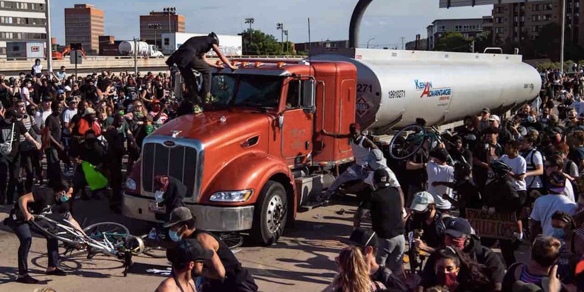 Truck driver warns protesters who threaten, block truckers 'You will move, or you will die