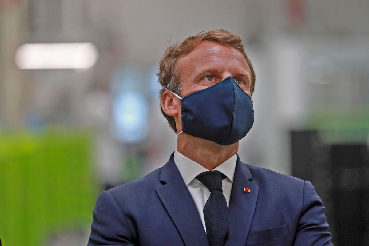 L’europeista Macron alza il fortino su auto, aerei e navi