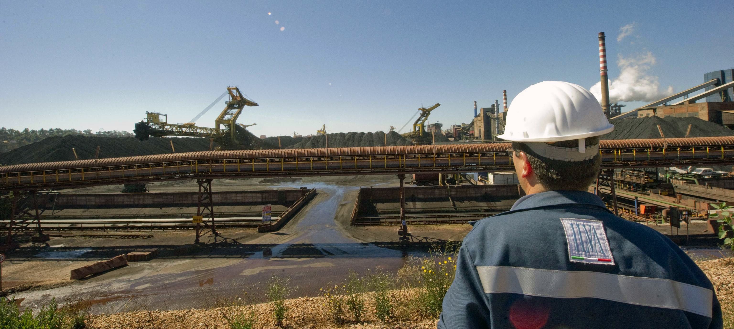 Per l’ex Ilva in vista 4.000 esuberi. E l’acciaio si spegne anche a Piombino