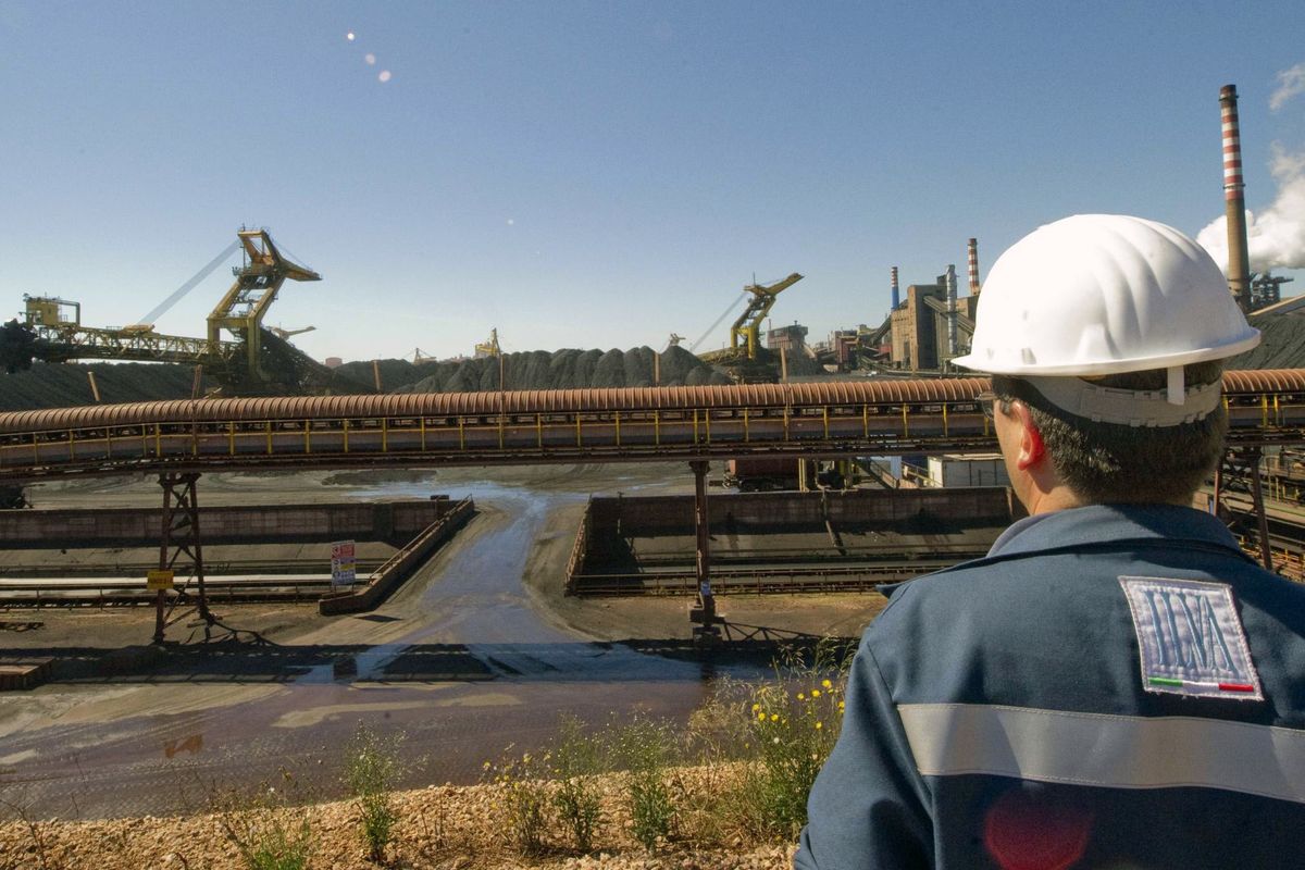 Per l’ex Ilva in vista 4.000 esuberi. E l’acciaio si spegne anche a Piombino