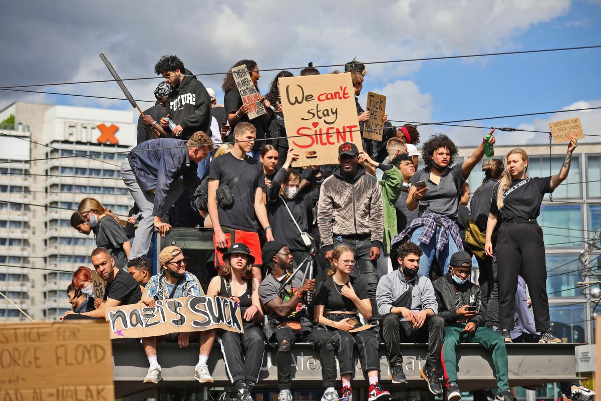 Per certi scienziati
nei cortei «giusti» il virus fa meno male