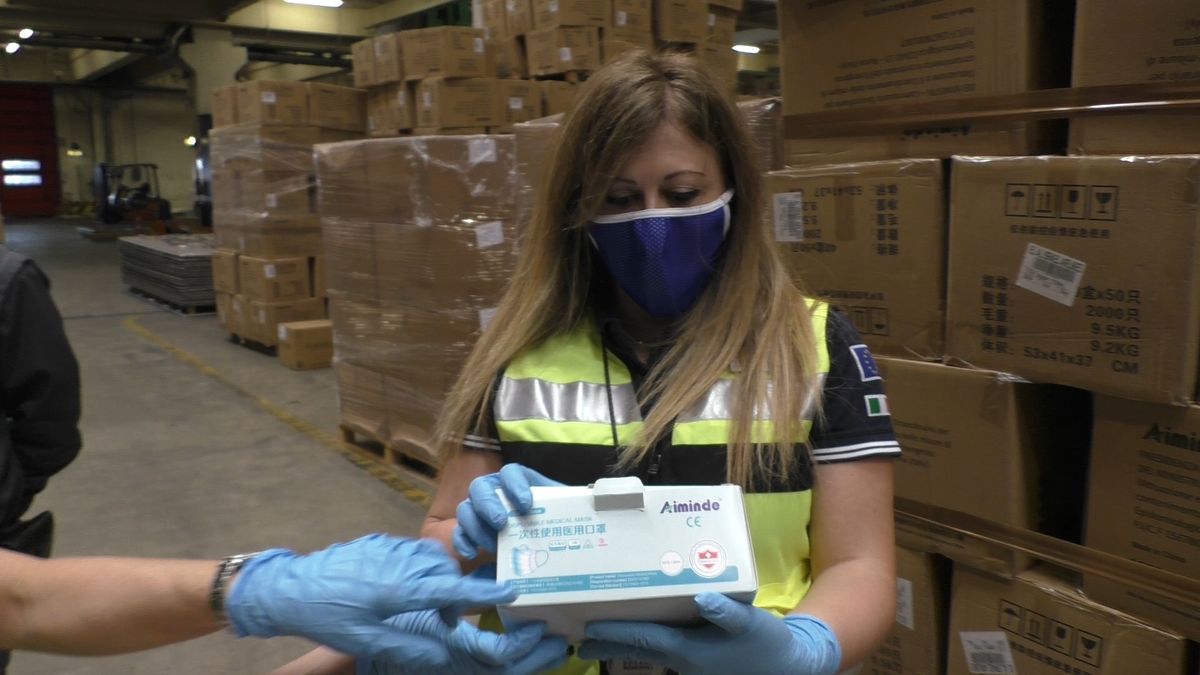 Lo sdoganamento delle mascherine minuto per minuto