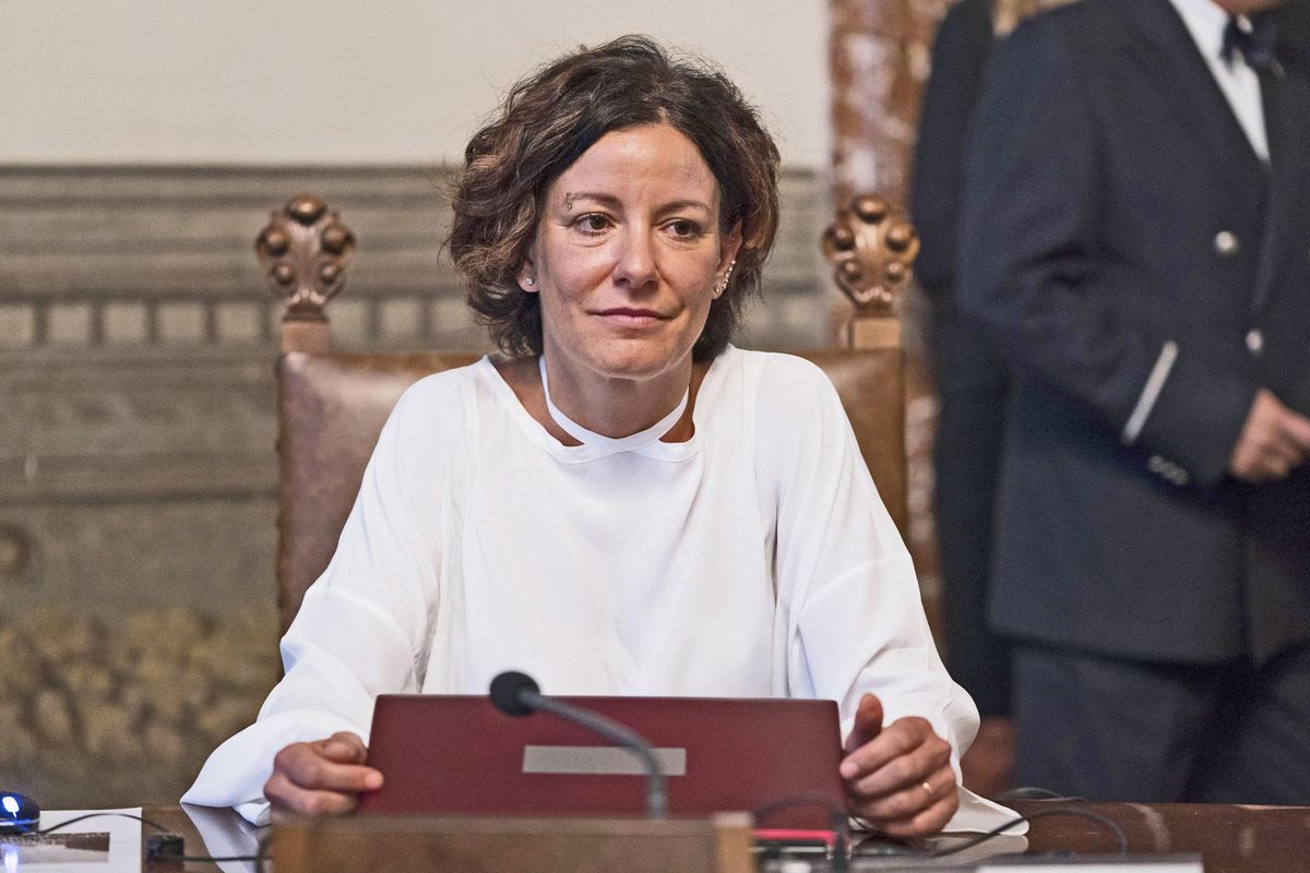 La Pisano si proclama ministra dei miracoli