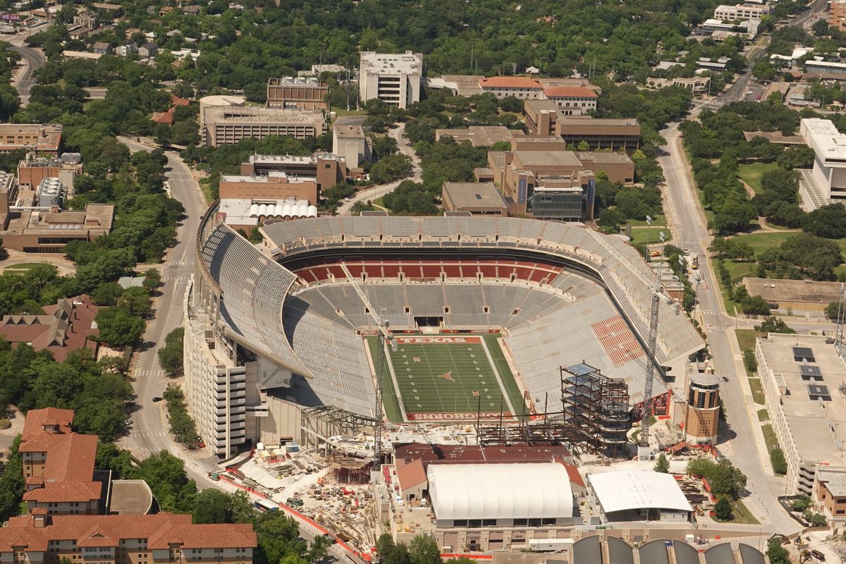 Two Longhorns football players test positive for COVID-19, one positive for antibodies