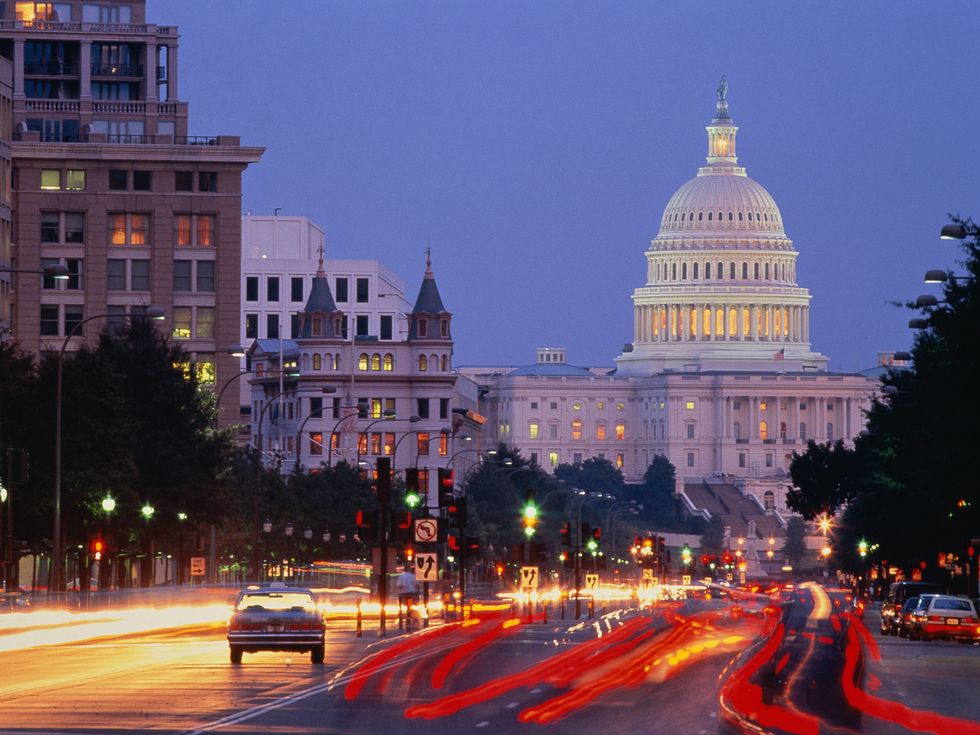 USA, Washington DC, Pennsylvania Avenue and Capitol building
