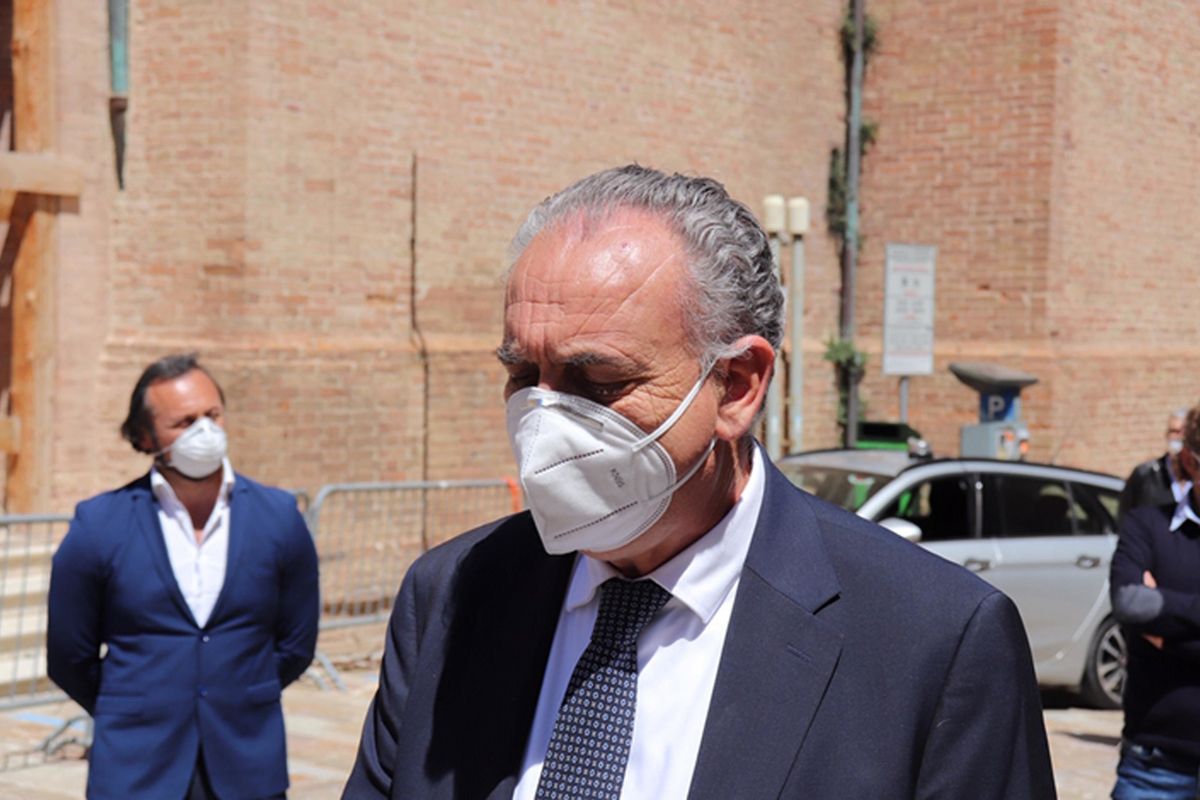 Tutti gli sms che coinvolgono Legnini