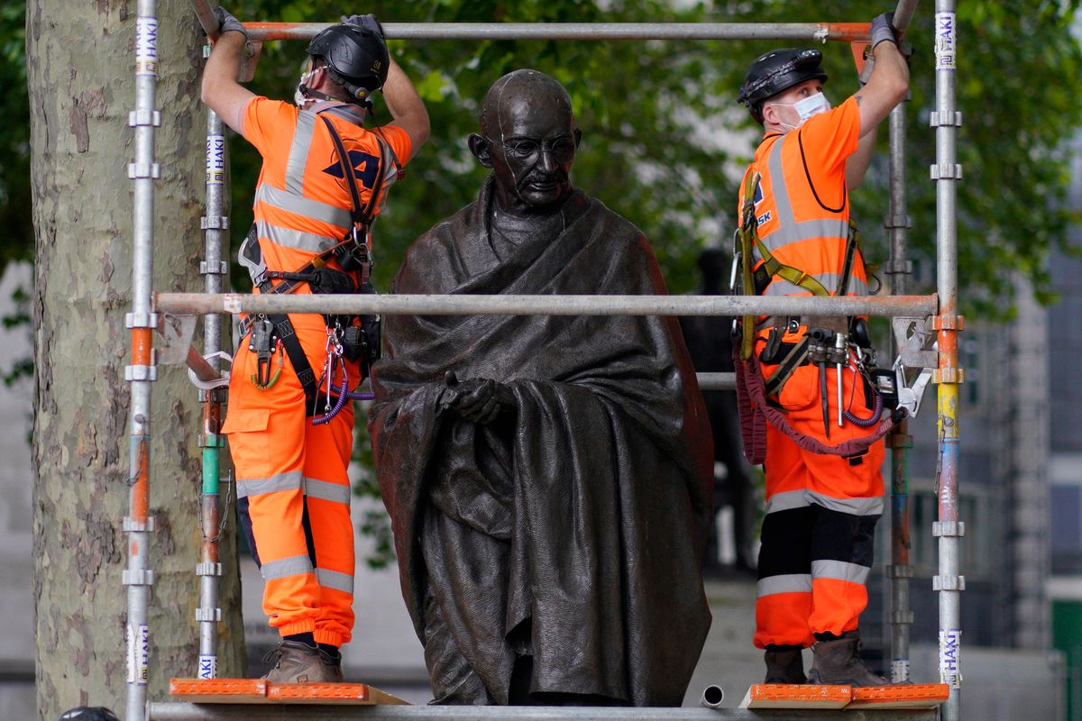 Le rivolte a favore dei neri diventano un business con le patenti antirazziste