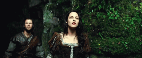 La Boldrini in ginocchio? Un gesto razzista