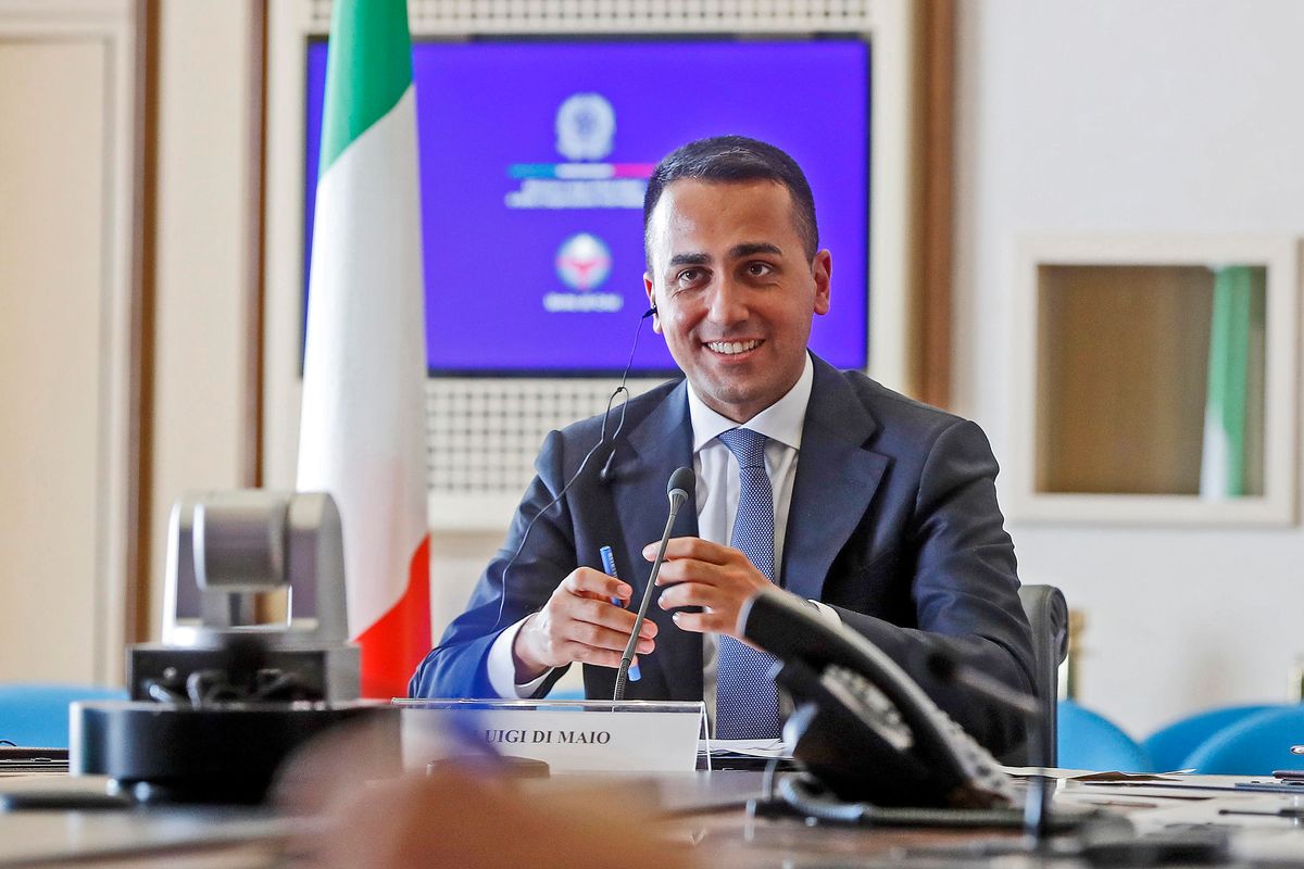 I 5 stelle dribblano il «Caracasgate» per azzuffarsi sul ritorno di Dibba