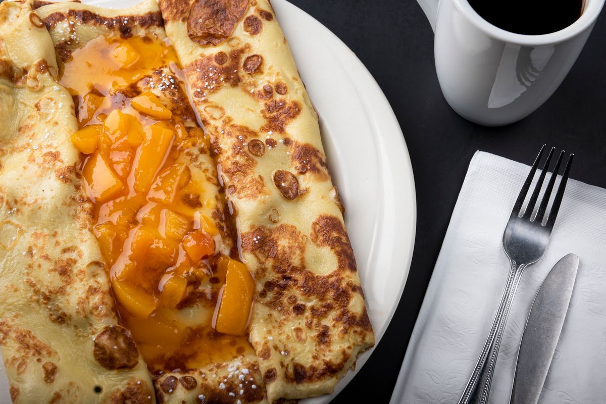 Cuciniamo insieme: crespelle alla crema di albicocche