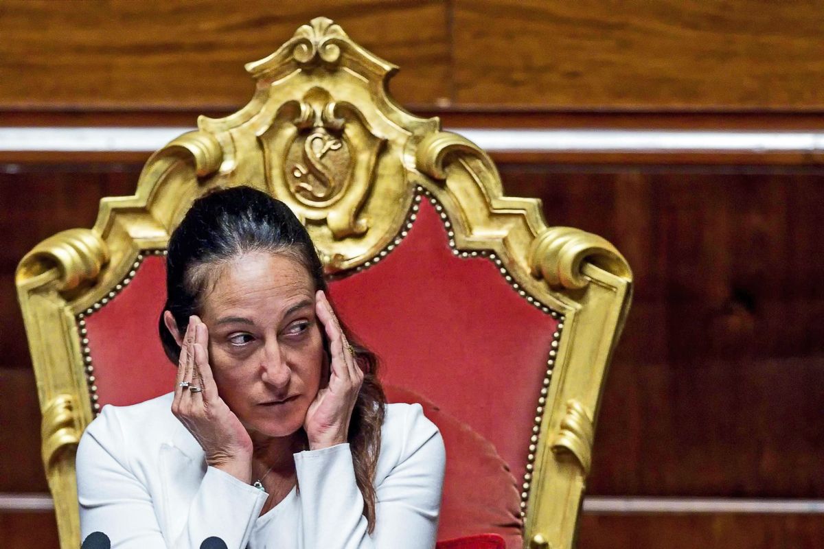 È la Taverna l’anti Dibba in mano a Grillo