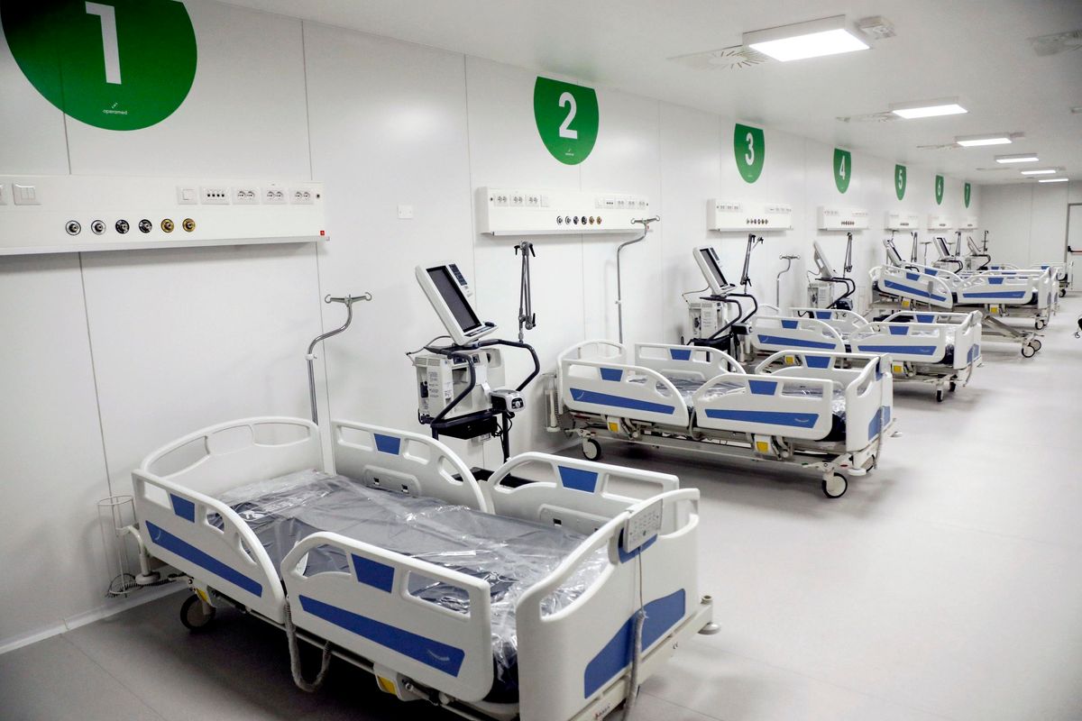 Indagini sull’ospedale in Fiera, nulla sul gemello «rosso»
. E sulla sanità lombarda è rissa