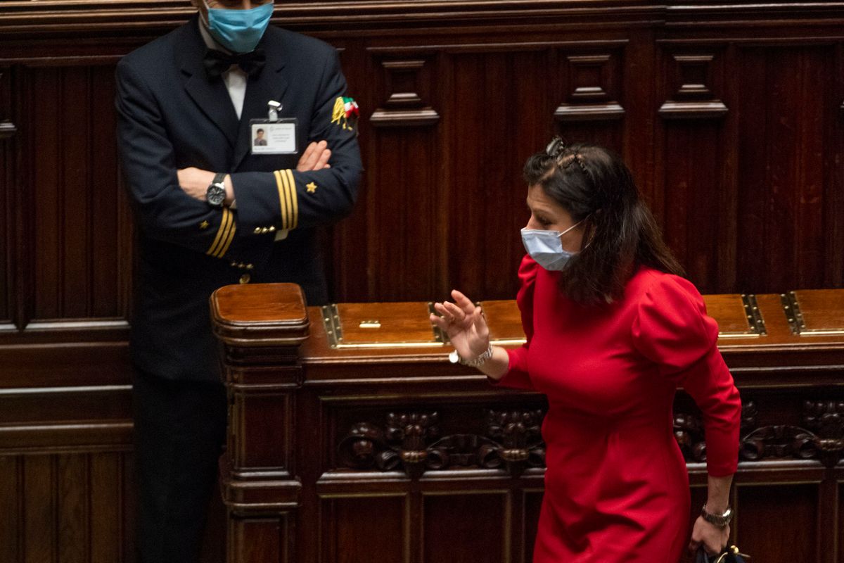 I Benetton spaccano Pd e grillini: «La De Micheli ha dossier segreti»