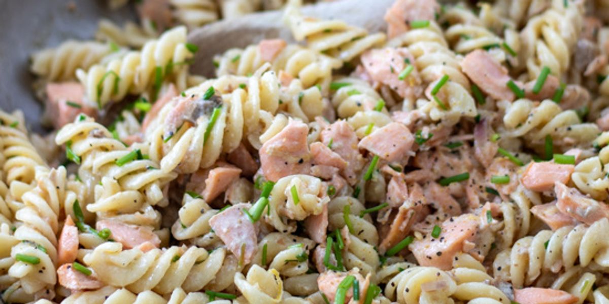 15-minute Salmon Créme Fraîche Pasta - My Recipe Magic