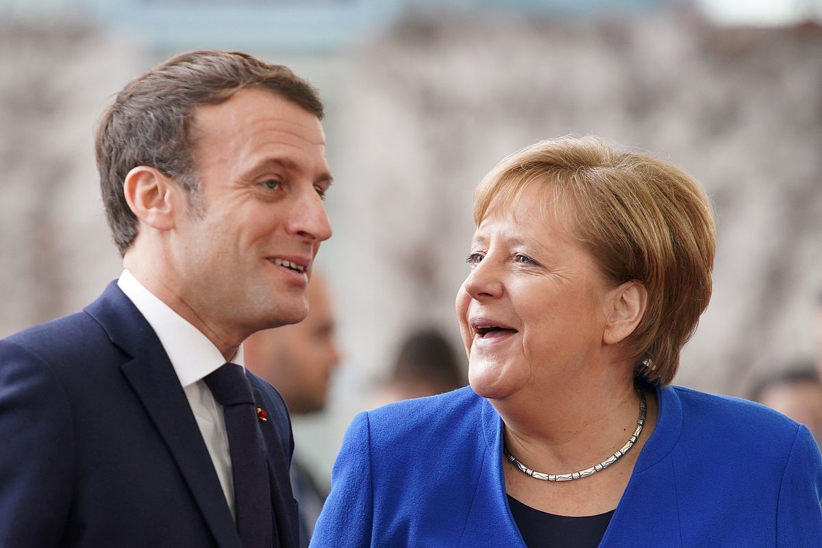 Macron mette 8 miliardi nell’auto e la Merkel salva le sue ferrovie