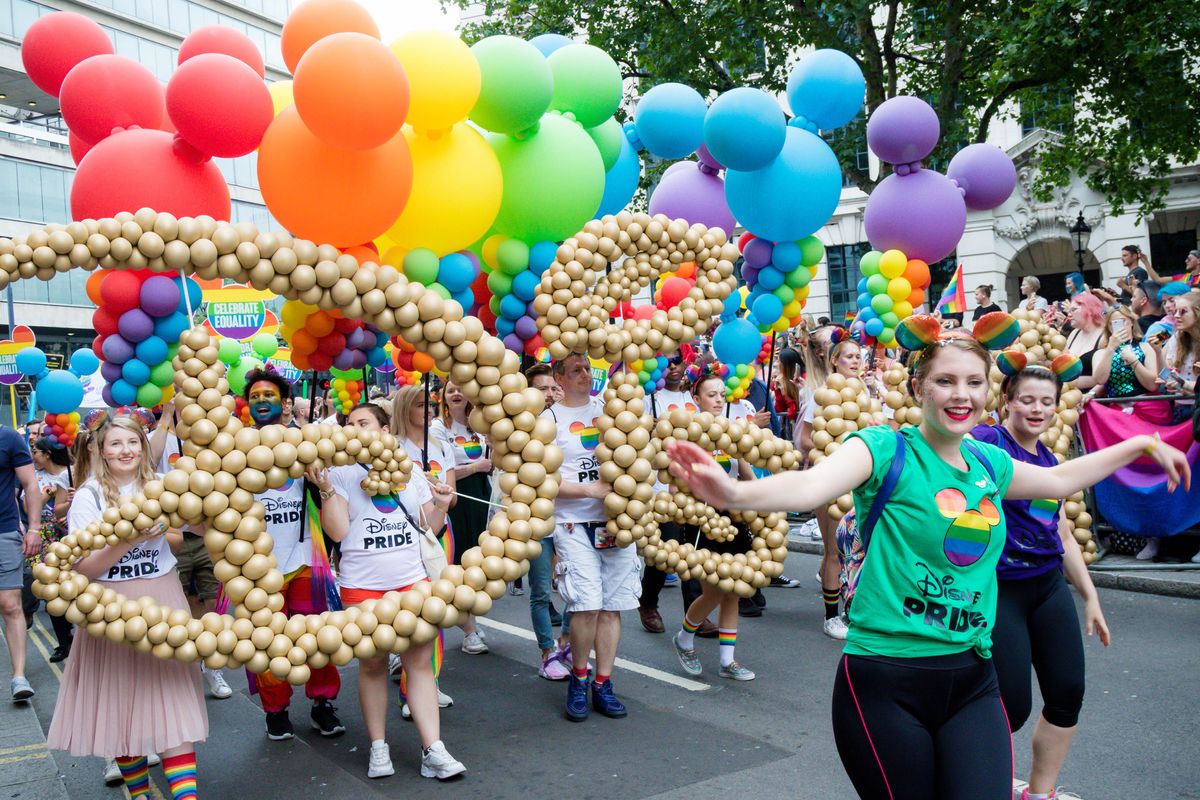 La deriva arcobaleno della Disney è ormai totale