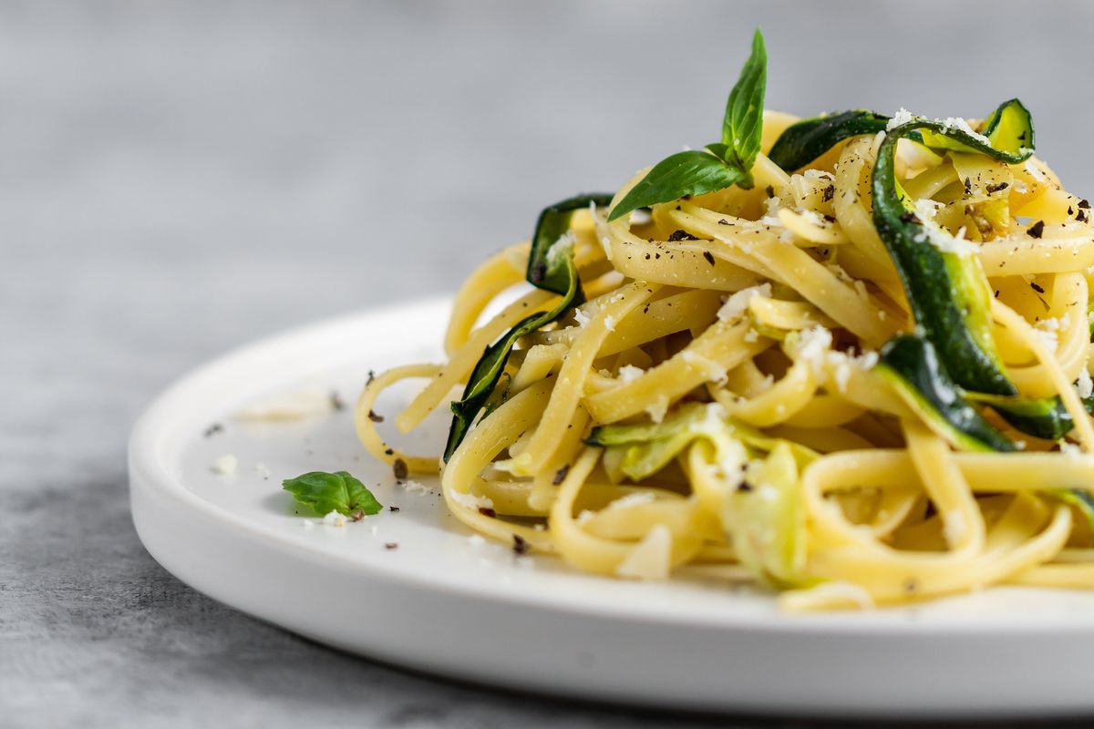 Cuciniamo insieme: linguine zucchine e bottarga