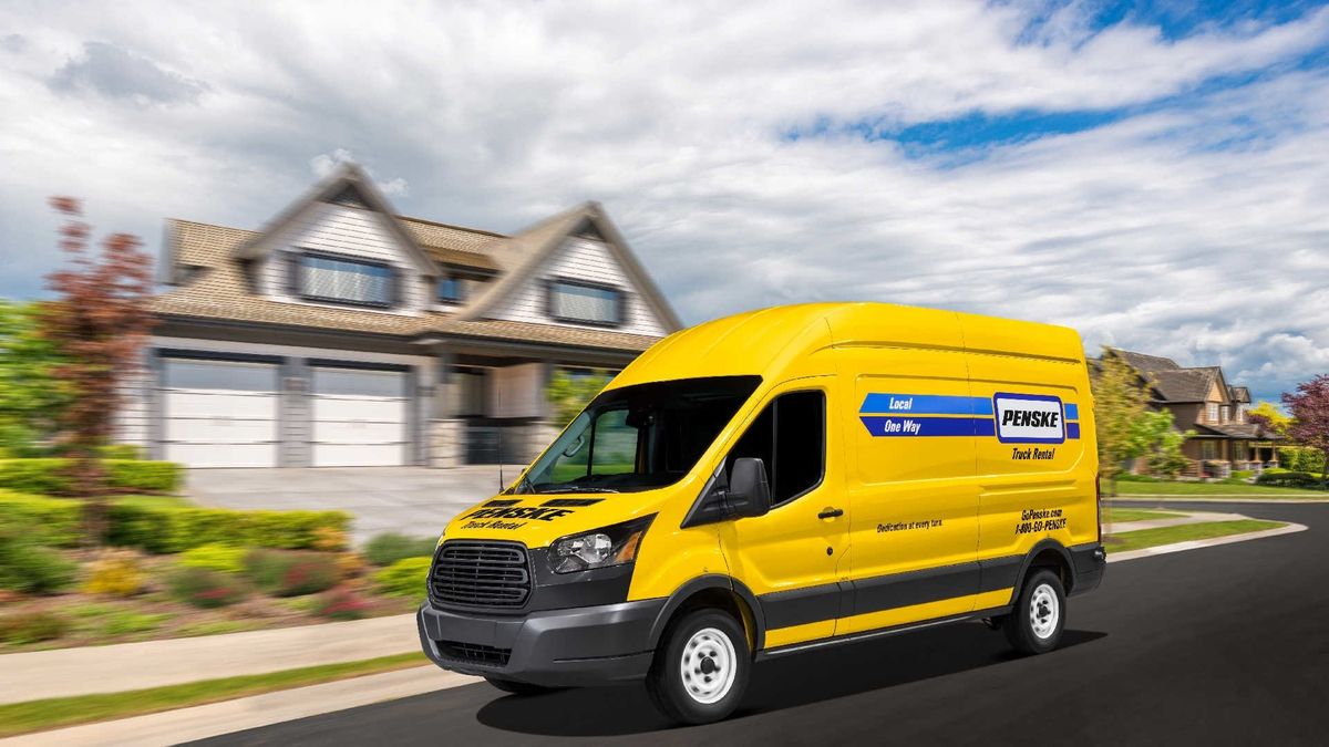 E-Commerce Sales Continue to Grow, Changing Trucking Operations - Penske