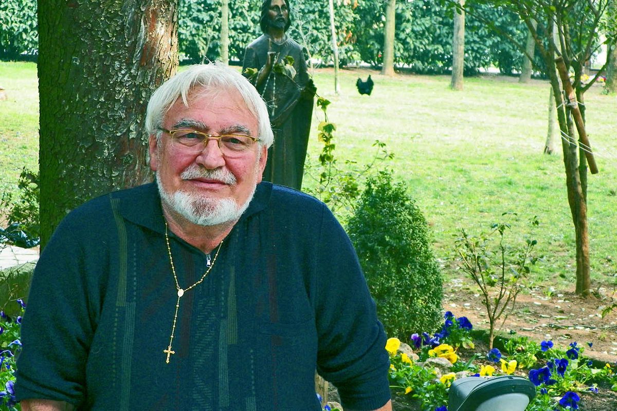 Chiesa immobile sul don accusato di molestare
gli immigrati