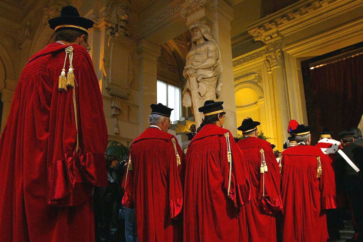 La toga in cerca di trasferimenti: «Ho rinunciato a un seggio del M5s»