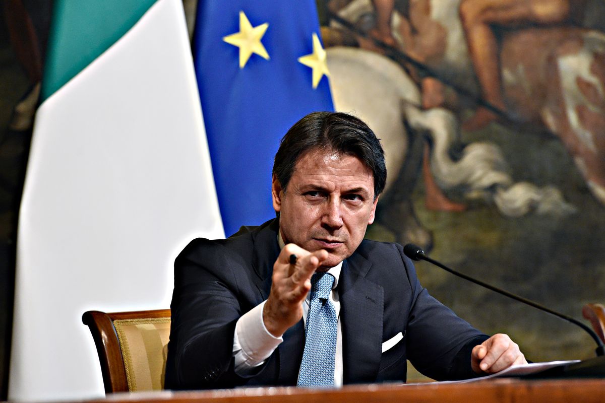 L’Italia affonda, Conte gongola