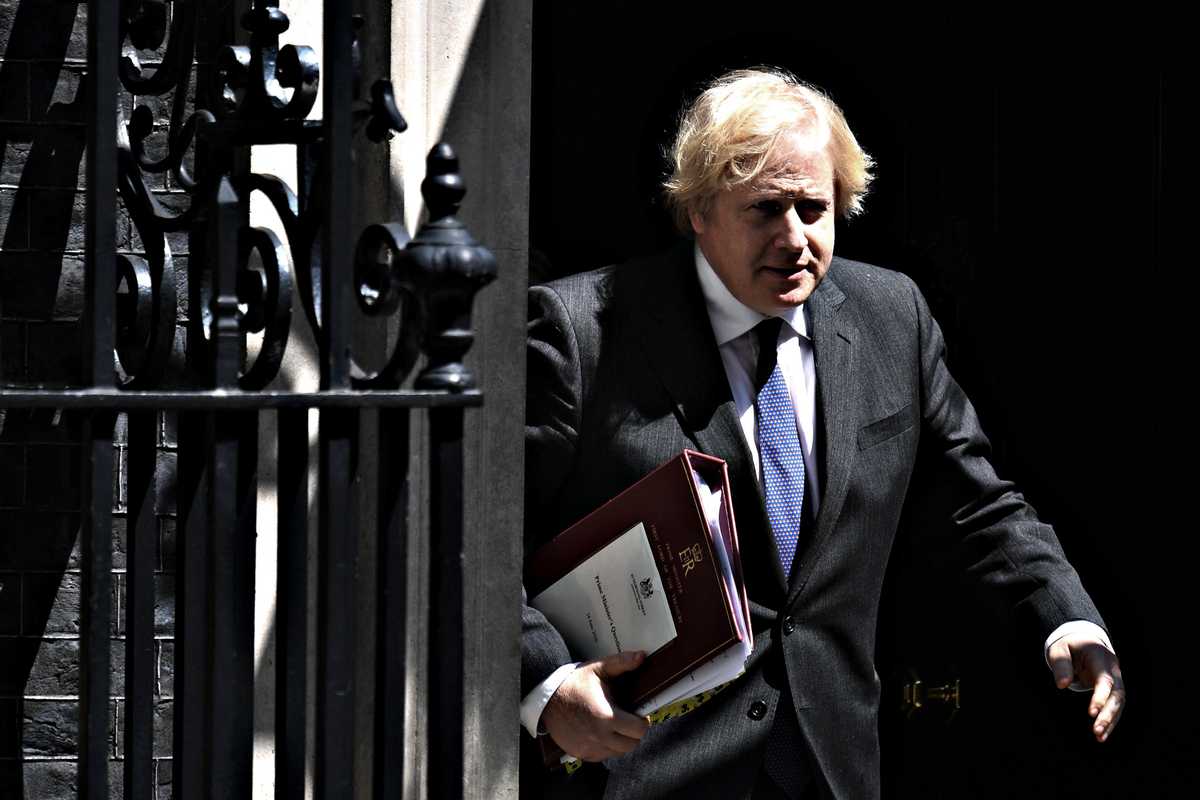 Da Berlino e Londra aiuti e pioggia di soldi. Roma cincischia e perde solo tempo