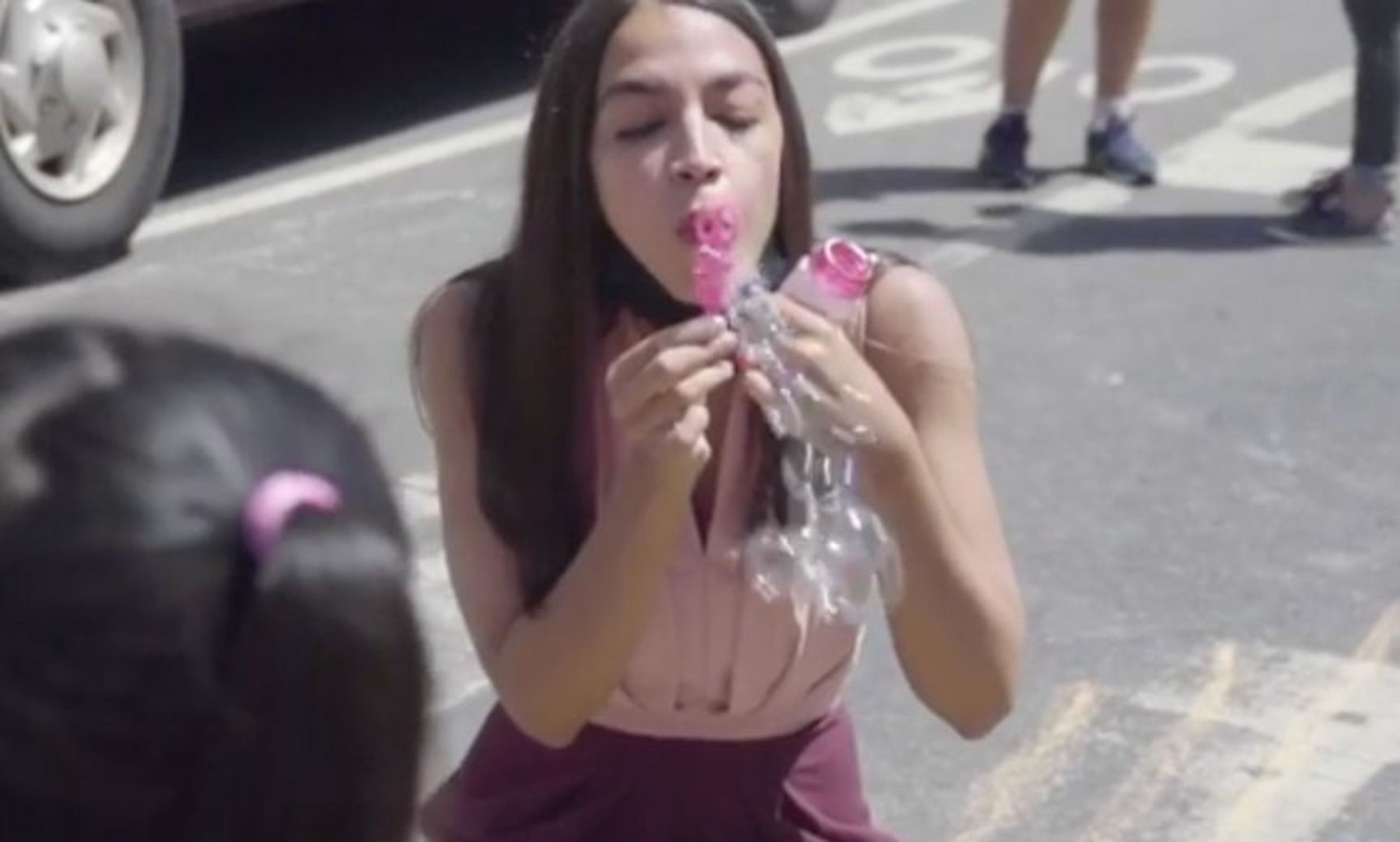 Right Wingers Tried Accusing AOC of Blowing Virus Bubbles at a Little Girl and Got Promptly Shut Down