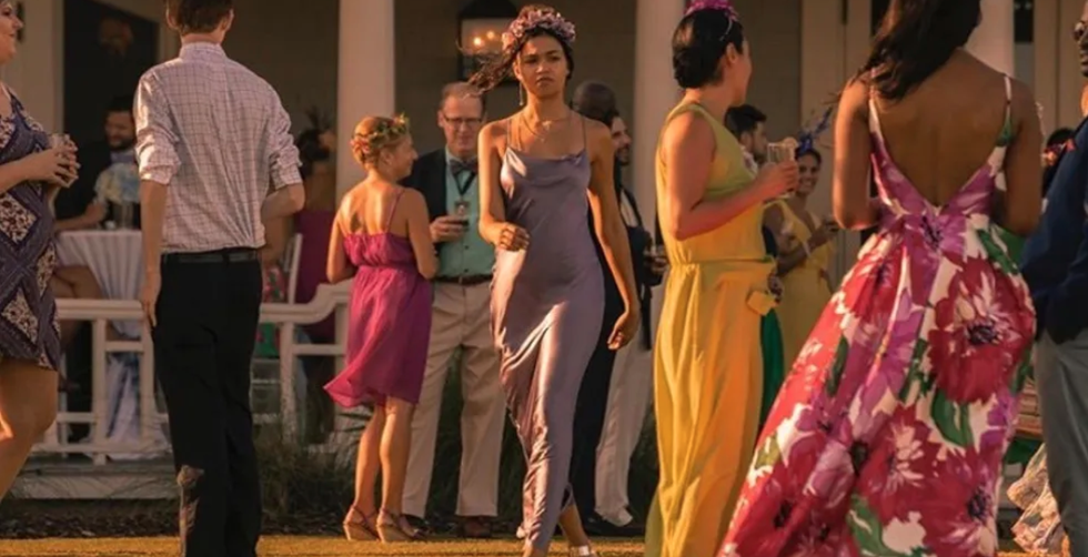 5 Fashion Essentials Every Outer Banks Fan Must Have