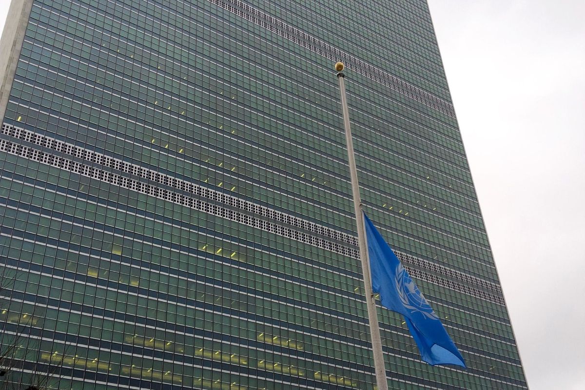 Caschi blu o luci rosse? Viaggio dentro l’Onu. Scandali e abusi (impuniti) dell’agenzia del bene
