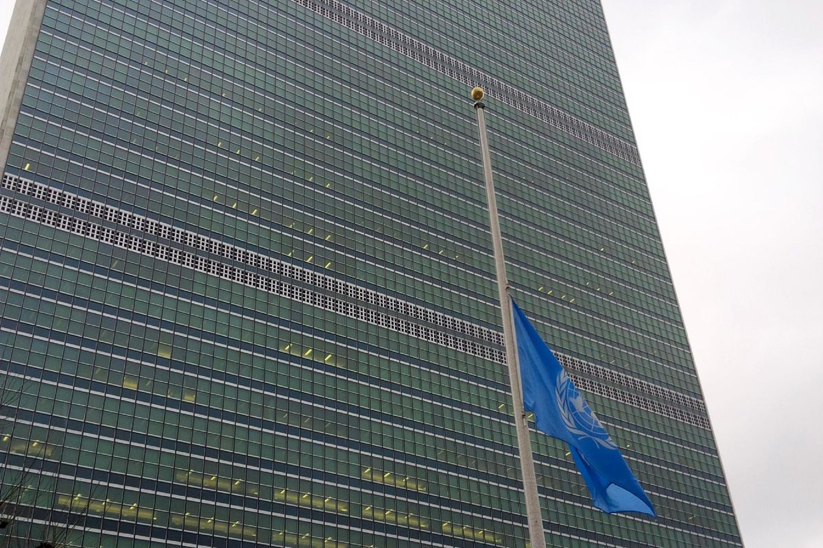 Caschi blu o luci rosse? Viaggio dentro l’Onu. Scandali e abusi (impuniti) dell’agenzia del bene