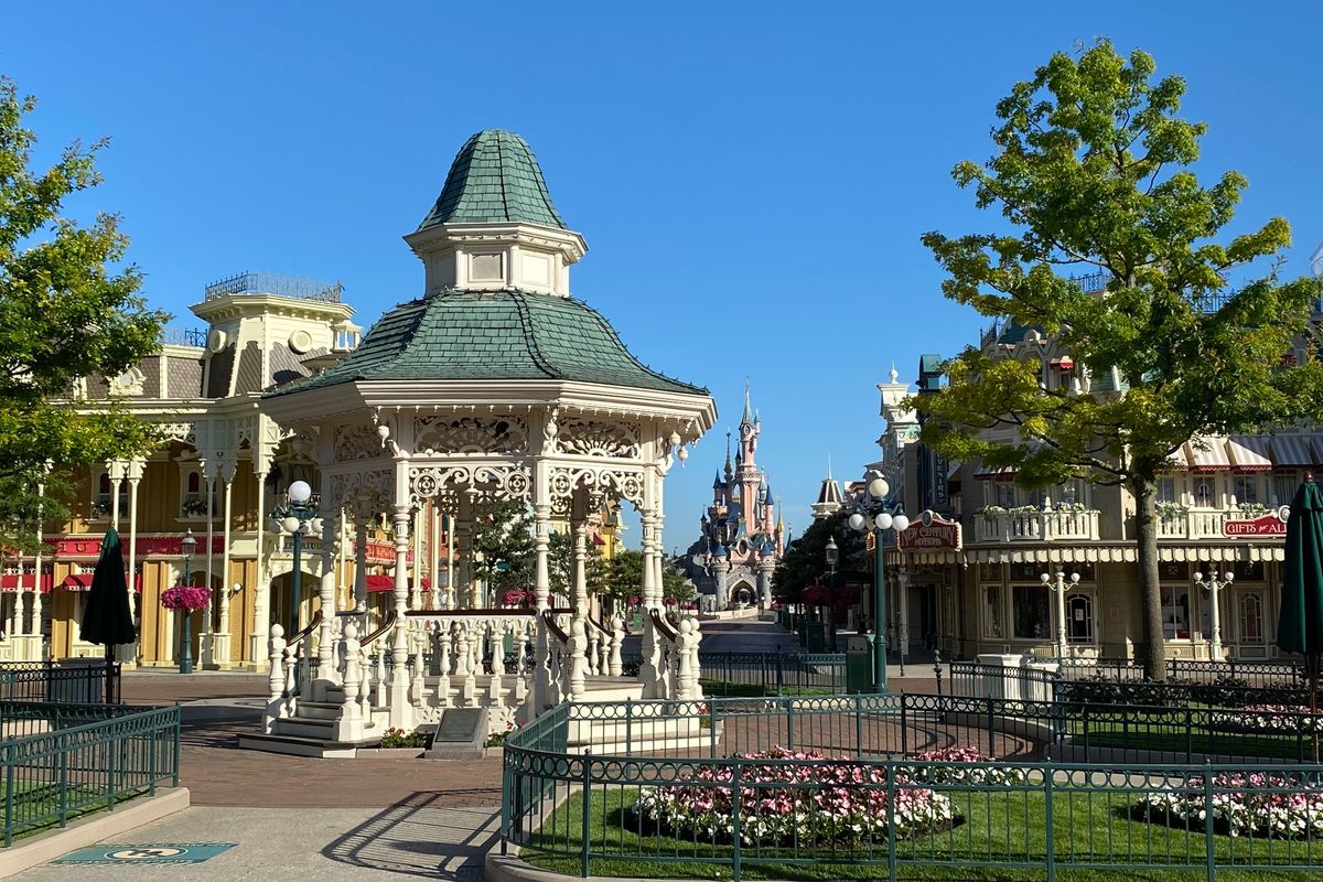 Mentre il parco di Parigi si prepara alla riapertura, Hong Kong Disneyland annuncia un nuovo lockdown