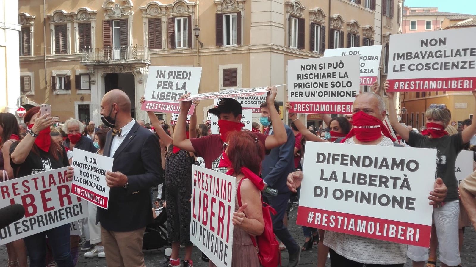 Omofobia, Pro Vita & Famiglia in piazza: «Ddl come una dittatura, prima l'intimidazione poi la repressione»