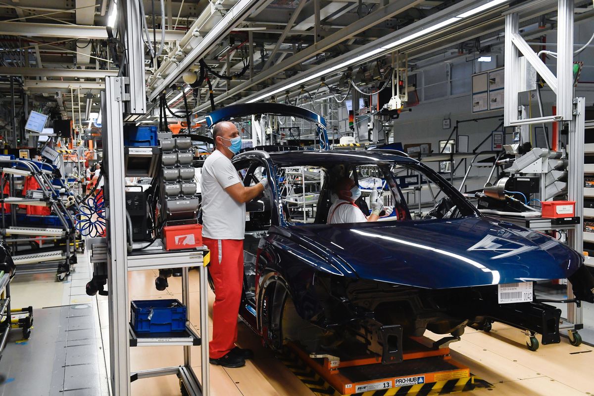 L’industria soffre, l’auto scompare