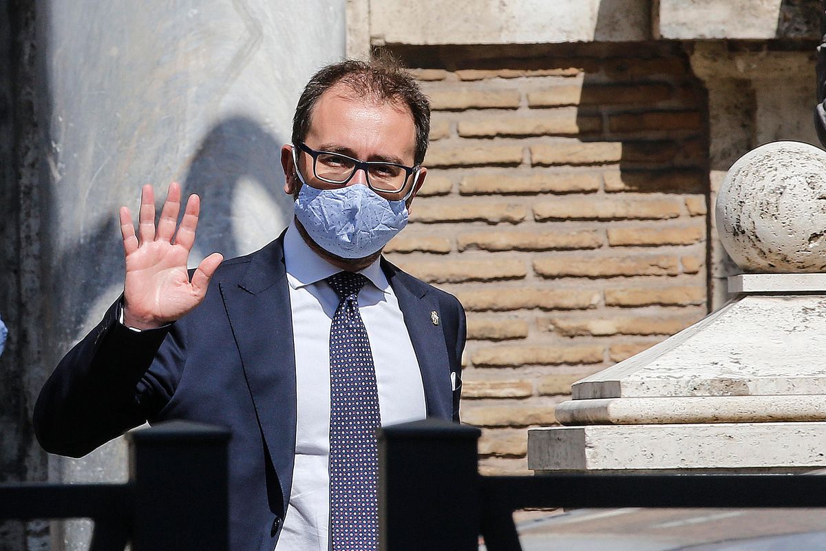 La relazione Dia fa a pezzi Bonafede. «Devastante gestione delle carceri»