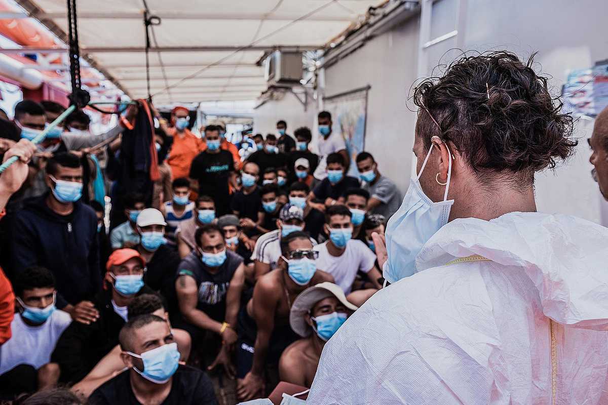 I romani in piazza contro la Raggi. «Ci portano gli infetti e non fa nulla»