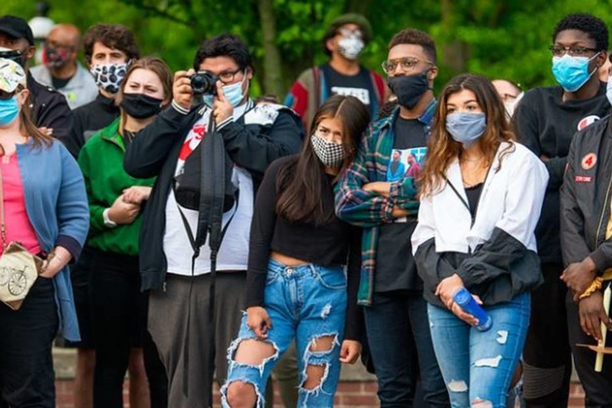 Do mandatory face masks give people the confidence to take bigger COVID-19 risks?