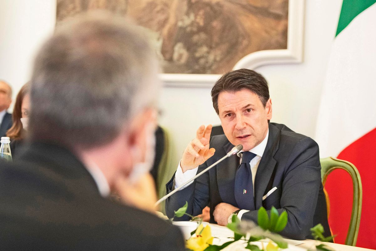Giuseppi tira
a campare ma se lui ce la fa l’italia crepa