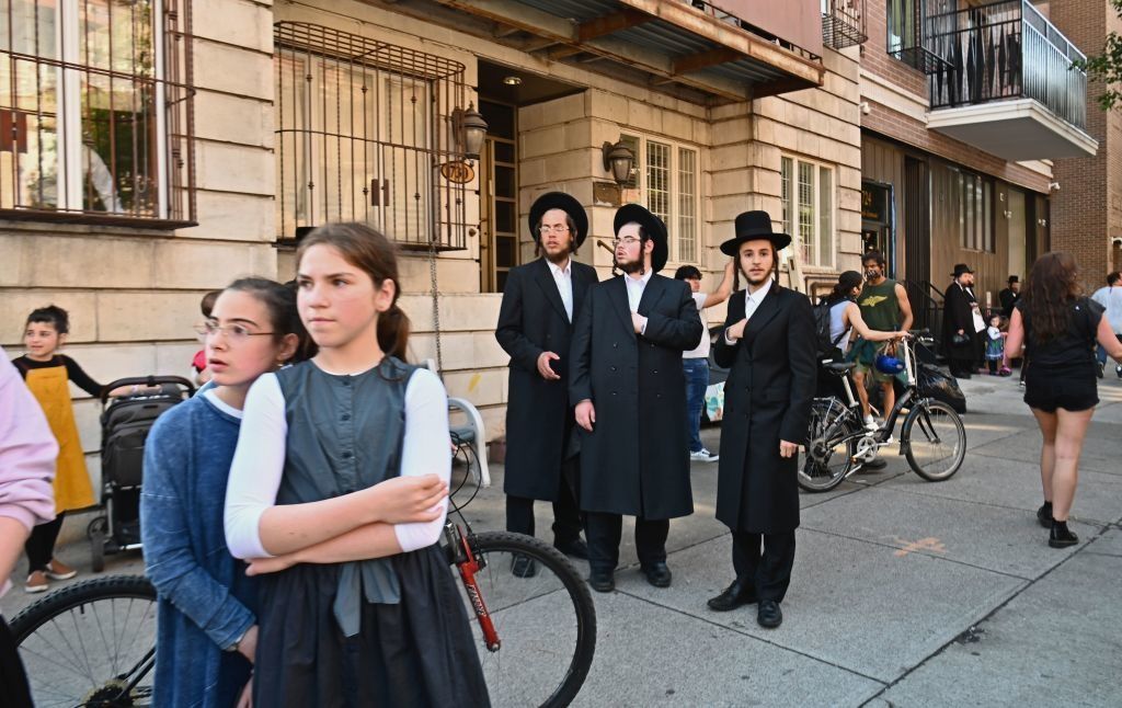 New York City Reporters Repeatedly Attempt To Get Jewish School Shut   Img 