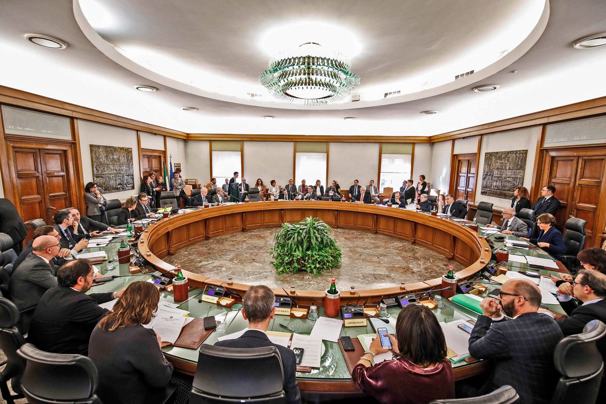 Colpire il pm
non servirà a tacitare lo scandalo