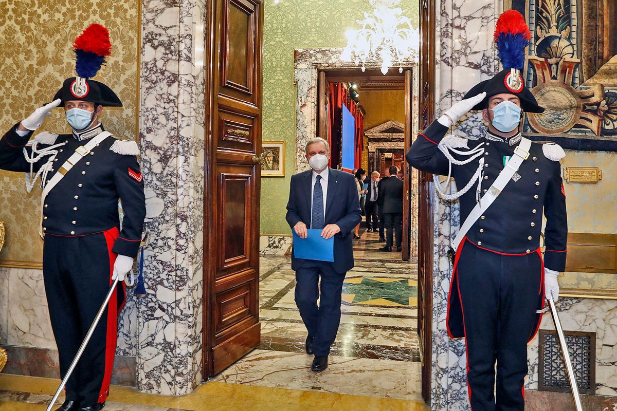 Muro di no anche al taglio dell’Iva. Il premier si umilia: «Sarà a tempo»