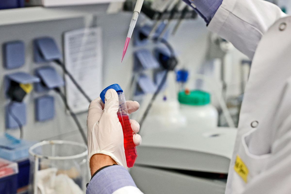 Il triplo azzardo dell’Italia sul vaccino