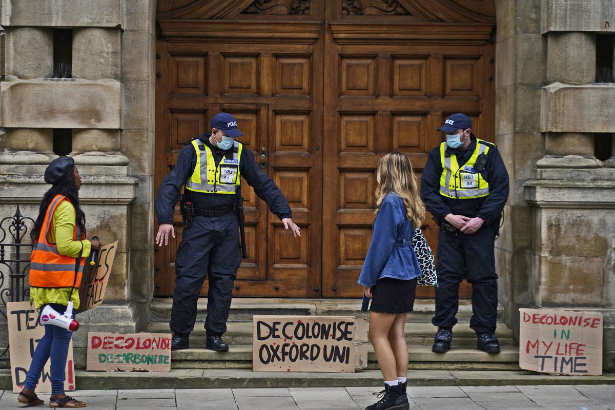 Delirio a Oxford: favori a chi si sente vittima