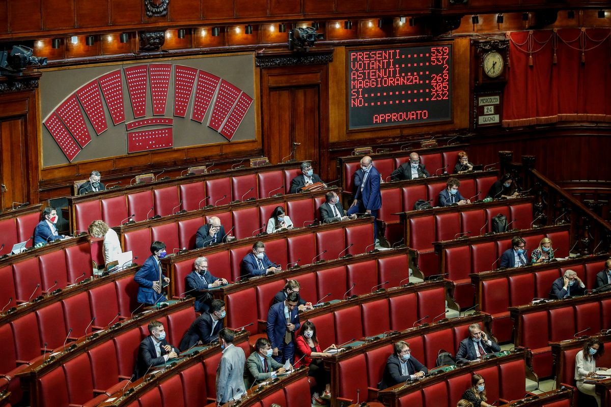Fiducia alla Camera, Senato ignorato. Il dl Rilancio umilia il Parlamento