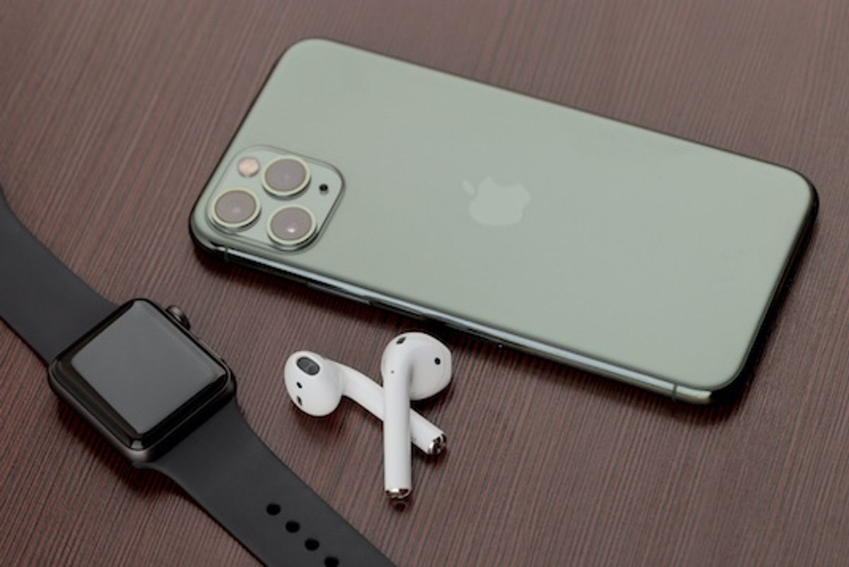 Apple iPhone, Apple Watch, Apple AirPods