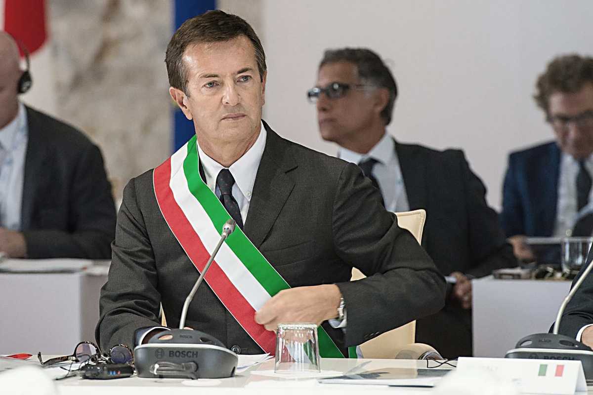 Lo scandalo dei «buoni» tutti casa, chiesa e Pd