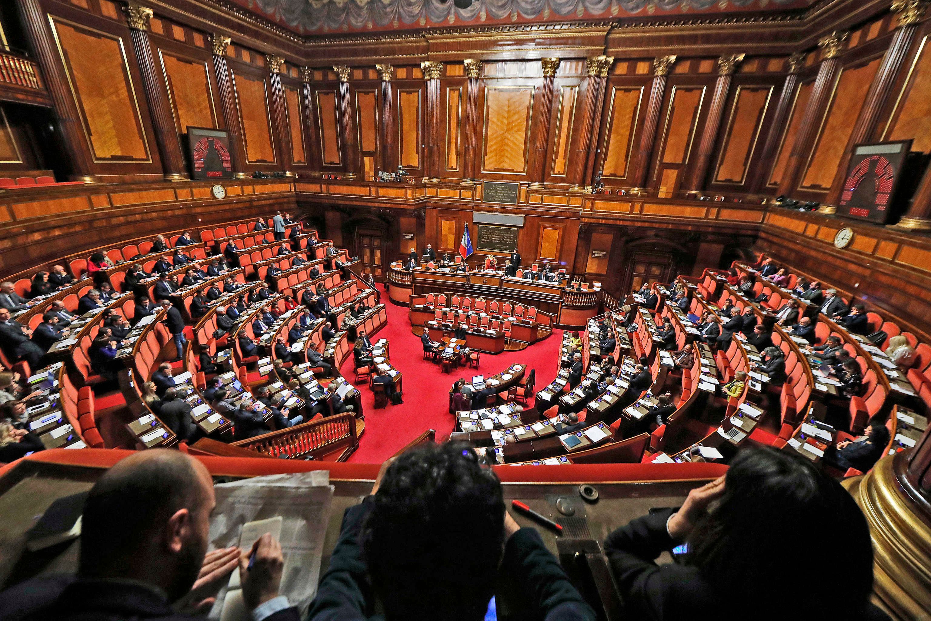 Sui vitalizi il palazzo gioca col fuoco e incoraggia l’assalto dei forconi