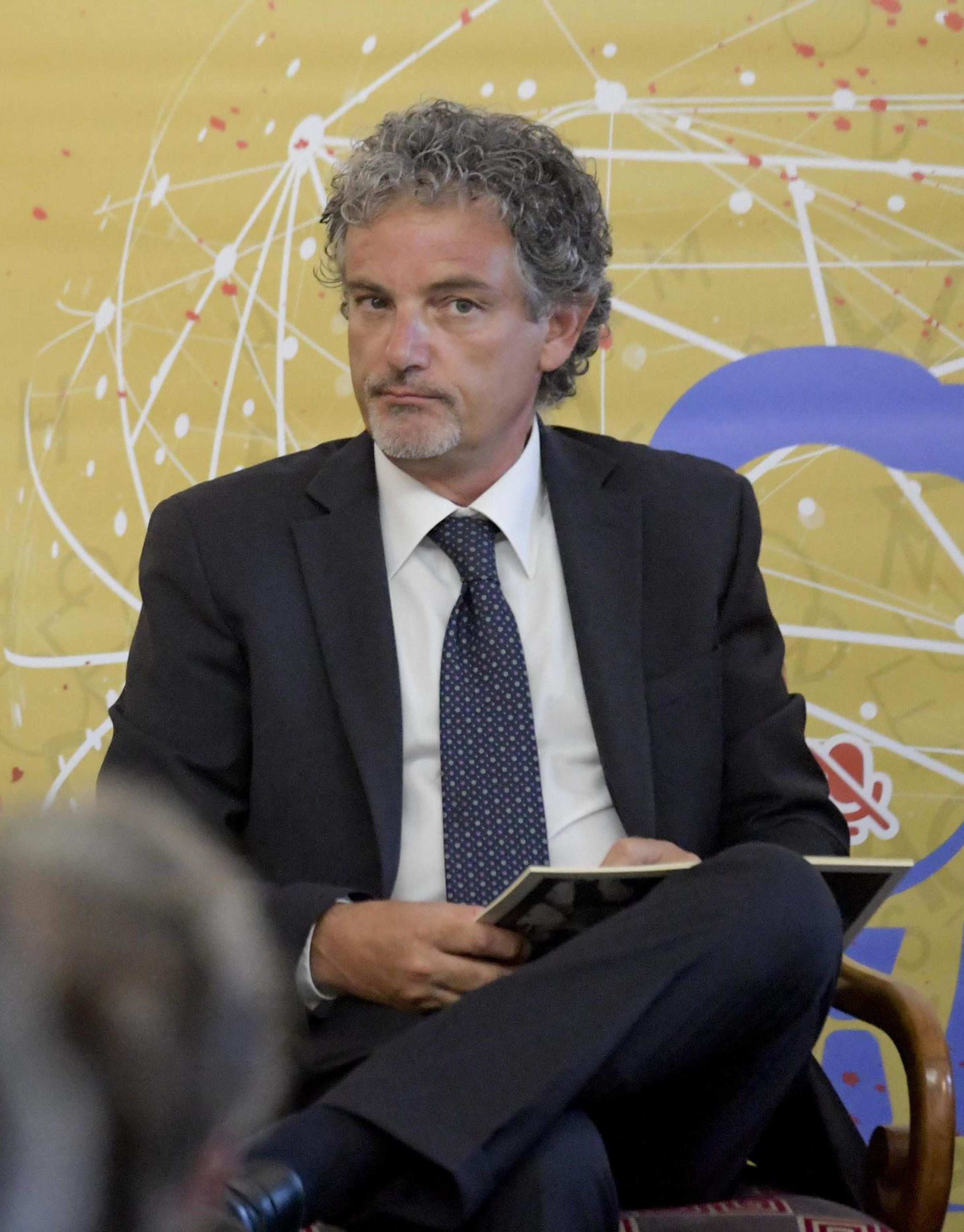 Online le chat con l’ex sostituto dell’Antimafia