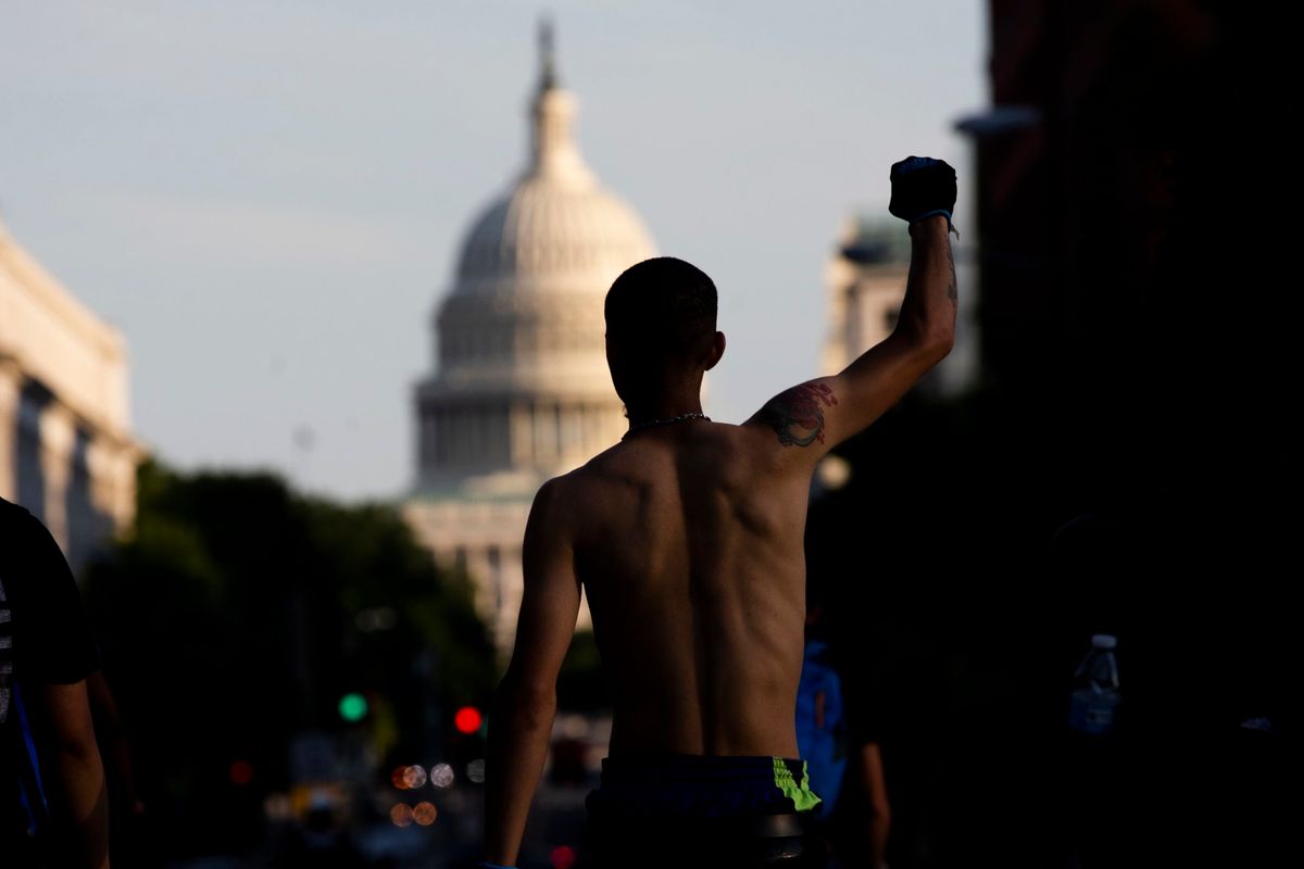 Il pensiero unico è una manipolazione da magia nera